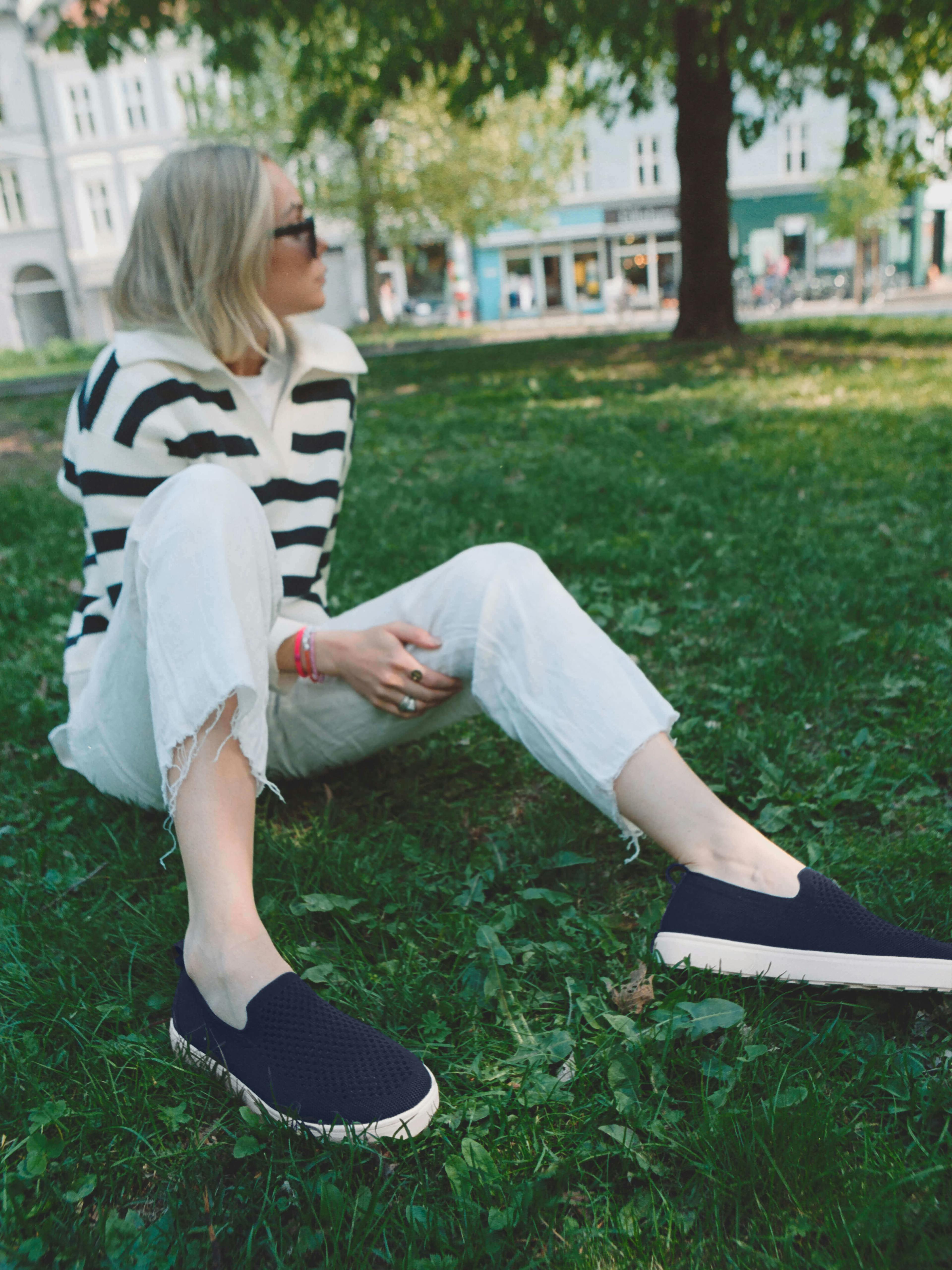 Stup inn i sommeren med Stavern pustende slip-on sneakers, designet for kjølig komfort og enkel vedlikehold med deres maskinvaskbare design.